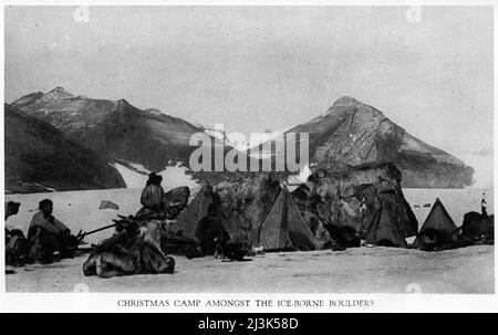 Halbtonfoto von Robert Falcon Scotts Party, die am Weihnachtstag während der Discovery-Expedition in die Antarktis im Jahr 1902 zeltete Stockfoto