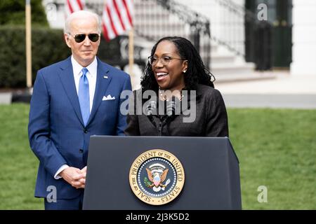 Washington DC, USA. 8. April 2022. 8. April 2022 - Washington DC, USA: Richter KETANJI BROWN JACKSON spricht bei einer Veranstaltung, um die Bestätigung von Richter KETANJI BROWN JACKSON vor dem Obersten Gerichtshof zu markieren. (Bild: © Michael Brochstein/ZUMA Press Wire) Bild: ZUMA Press, Inc./Alamy Live News Stockfoto