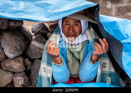 Ein Porträt Einer älteren Frau in der Gegend von Pozas de Termes in der Nähe von Arequipa, Region Arequipa, Peru. Stockfoto