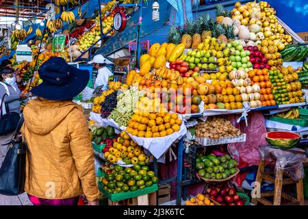 Frisches Obst Zum Verkauf Auf Dem San Camilo Markt, Arequipa, Region Arequipa, Peru. Stockfoto