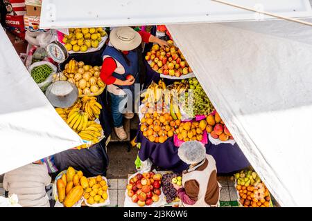 Frisches Obst Zum Verkauf Auf Dem San Camilo Markt, Arequipa, Region Arequipa, Peru. Stockfoto