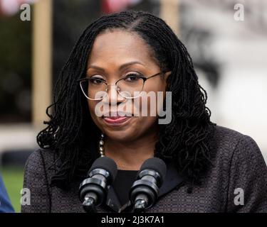 Washington DC, USA. 08. April 2022. Richterin Ketanji Brown Jackson spricht bei einer Veranstaltung, um ihre Bestätigung vor dem Obersten Gerichtshof zu markieren. Kredit: SOPA Images Limited/Alamy Live Nachrichten Stockfoto
