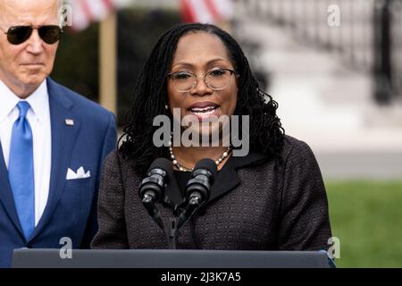 Washington DC, USA. 08. April 2022. Richterin Ketanji Brown Jackson spricht bei einer Veranstaltung, um ihre Bestätigung vor dem Obersten Gerichtshof zu markieren. Kredit: SOPA Images Limited/Alamy Live Nachrichten Stockfoto