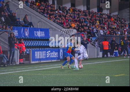 ANDORRA LA VELLA, ANDORRA : 2022. APRIL 8 : SPIELER IN AKTION IM SPIEL VON PRIMERA RFEF FC ANDORRA 2 - 1 REAL MADRID B Stockfoto