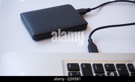 Nahaufnahme der Laptop-Festplatte auf dem Tisch Stockfoto