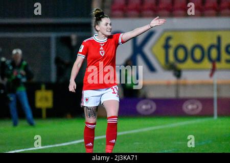 Llanelli, Wales. 8. April 2022. Rachel Rowe von Wales Women während des FIFA Women's World Cup Qualifier Group I-Spiels zwischen Wales Women und France Women am 8. April 2022 im Parc y Scarlets in Llanelli, Wales, Großbritannien. Quelle: Duncan Thomas/Majestic Media. Stockfoto