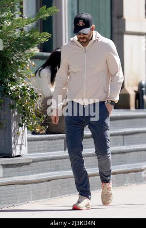 New York, NY, USA. 8. April 2022. Ryan Reynolds Out and about for Celebrity Candids - FR, New York, NY 8. April 2022. Kredit: Kristin Callahan/Everett Collection/Alamy Live Nachrichten Stockfoto