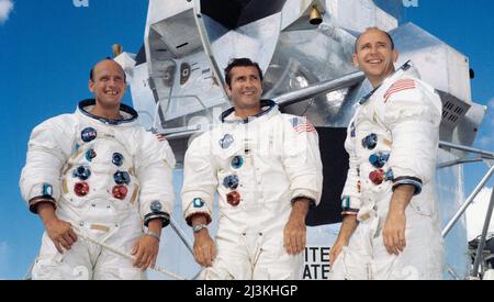 Porträt der Hauptmannschaft der Mondlandemission Apollo 12. Von links nach rechts sind es: Commander, Charles 'Pete' Conrad; Kommandomodulpilot, Richard Gordon; und Lunar Modulpilot, Alan Bean.