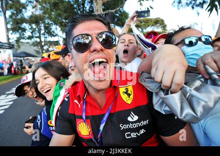 Melbourne, Australien. 09. April 2022. Circuit Atmosphäre - Ferrari-Fan. Großer Preis von Australien, Samstag, 9.. April 2022. Albert Park, Melbourne, Australien. Quelle: James Moy/Alamy Live News Stockfoto