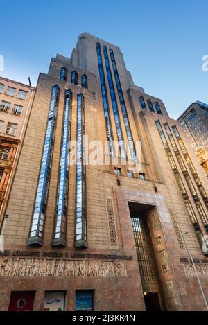 Fassade des Art déco-Gebäudes Mutual Heights in Kapstadt; Kapstadt, Westkap, Südafrika Stockfoto