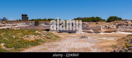 Der Steinbruch, in dem Gefängnisinsassen auf Robben Island, Kapstadt, Südafrika, Steine brechen mussten Stockfoto