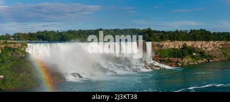 Amerikanische Fälle der Niagarafälle am Niagara River; Niagarafälle, New York, Vereinigte Staaten von Amerika Stockfoto