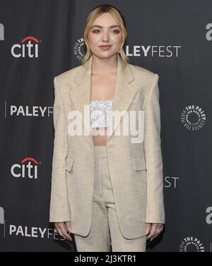 Los Angeles, USA. 08. April 2022. Peyton List beim PaleyFest LA - COBRA Kai, das am Freitag, dem 8. April 2022, im Dolby Theater in Hollywood, CA, stattfand. (Foto: Sthanlee B. Mirador/Sipa USA) Quelle: SIPA USA/Alamy Live News Stockfoto