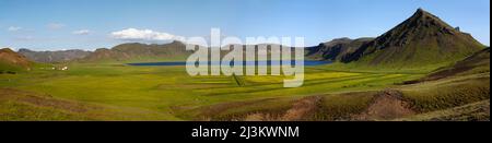 Heitharvatn Lake, bei Vik, Südküste Islands.; Blick auf Heitharvatn Lake, eine vulkanische Caldera bei Vik, an der Südküste Islands. Stockfoto