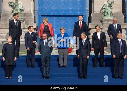 NATO-Generalsekretär Jens Stoltenberg, US-Präsident Donald Trump, der französische Präsident Emmanuel Macron und Bundeskanzlerin Angela Merkel auf dem Gruppenfoto der Teilnehmer des NATO-Militärbündnisses. Stockfoto