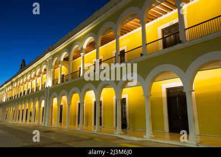 Palastmuseum mit Beleuchtung am Abend, Altstadt, UNESCO-Weltkulturerbe; San Francisco de Campeche, Bundesstaat Campeche, Mexiko Stockfoto