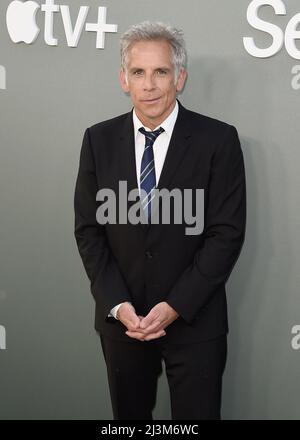 Los Angeles, USA. 08. April 2022. Ben Stiller beim Finale der Apple Original Series „Severance“ im DGA Theater in Los Angeles, CA am 8. April 2022 auf dem roten Teppich. (Foto von Scott Kirkland/Sipa USA) Quelle: SIPA USA/Alamy Live News Stockfoto