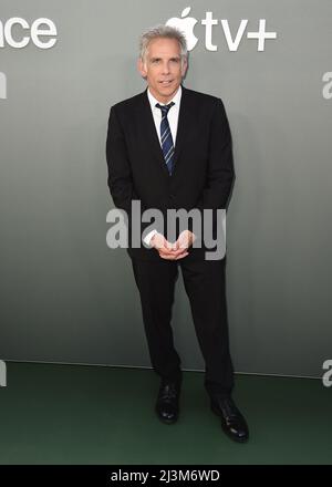 Los Angeles, USA. 08. April 2022. Ben Stiller beim Finale der Apple Original Series „Severance“ im DGA Theater in Los Angeles, CA am 8. April 2022 auf dem roten Teppich. (Foto von Scott Kirkland/Sipa USA) Quelle: SIPA USA/Alamy Live News Stockfoto