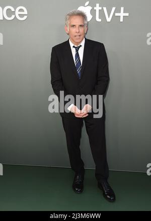 Los Angeles, USA. 08. April 2022. Ben Stiller beim Finale der Apple Original Series „Severance“ im DGA Theater in Los Angeles, CA am 8. April 2022 auf dem roten Teppich. (Foto von Scott Kirkland/Sipa USA) Quelle: SIPA USA/Alamy Live News Stockfoto