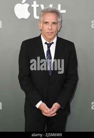 Los Angeles, USA. 08. April 2022. Ben Stiller beim Finale der Apple Original Series „Severance“ im DGA Theater in Los Angeles, CA am 8. April 2022 auf dem roten Teppich. (Foto von Scott Kirkland/Sipa USA) Quelle: SIPA USA/Alamy Live News Stockfoto