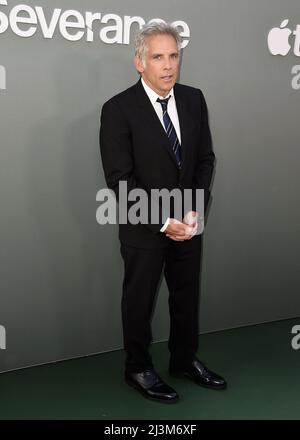 Los Angeles, USA. 08. April 2022. Ben Stiller beim Finale der Apple Original Series „Severance“ im DGA Theater in Los Angeles, CA am 8. April 2022 auf dem roten Teppich. (Foto von Scott Kirkland/Sipa USA) Quelle: SIPA USA/Alamy Live News Stockfoto