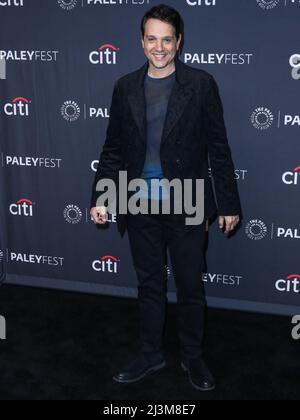 Hollywood, USA. 08. April 2022. HOLLYWOOD, LOS ANGELES, KALIFORNIEN, USA - 08. APRIL: Ralph Macchio kommt beim PaleyFest LA 2022 an - Netflix's 'Cobra Kai', das am 8. April 2022 im Dolby Theater in Hollywood, Los Angeles, Kalifornien, USA, stattfand. (Foto von Xavier Collin/Image Press Agency) Quelle: Image Press Agency/Alamy Live News Stockfoto