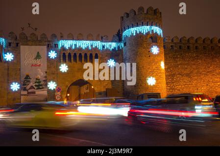 BAKU, ASERBAIDSCHAN - 04. JANUAR 2018: Silvesternacht in der Festung Icheri Sheher Stockfoto