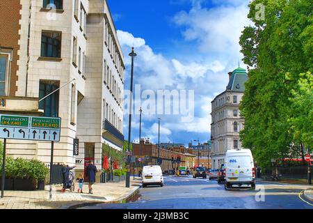 Blick auf den Eaton Square in Belgravia Belgravia ist ein wohlhabender Stadtteil im Zentrum von London, der Teile der City of Westminster und Chelsea abdeckt Stockfoto