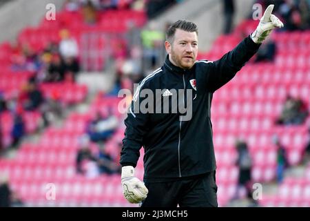 Llanelli, Wales. 8. April 2022. Wales Women's Goalkeeper Coach Paul Wavell beim Vorspiel vor dem FIFA Women's World Cup Qualifier Group I-Spiel zwischen Wales Women und France Women am 8. April 2022 in Parc y Scarlets in Llanelli, Wales, Großbritannien. Quelle: Duncan Thomas/Majestic Media. Stockfoto