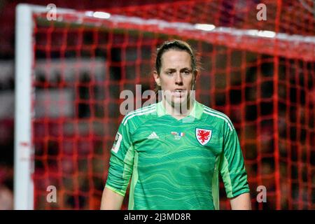 Llanelli, Wales. 8. April 2022. Torhüterin Laura O'Sullivan von Wales Women während des FIFA Women's World Cup Qualifier Group I-Spiels zwischen Wales Women und France Women am 8. April 2022 im Parc y Scarlets in Llanelli, Wales, Großbritannien. Quelle: Duncan Thomas/Majestic Media. Stockfoto