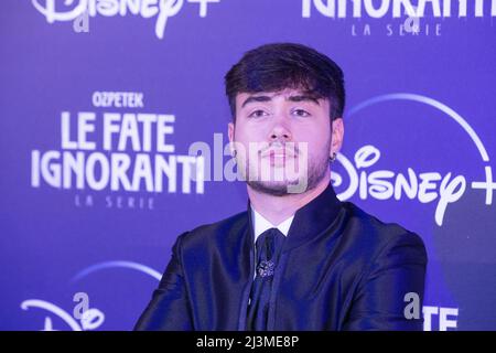 8. April 2022, Rom, Italien: Samuel Garofalo nimmt an der Premiere der Fernsehserie ''Le Fate Ignoranti'' vor dem Opernhaus in Rom Teil (Bildquelle: © Matteo Nardone/Pacific Press via ZUMA Press Wire) Stockfoto