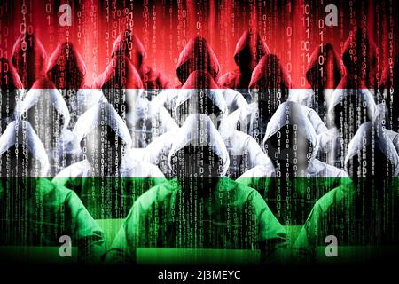 Anonyme Kapuzen-Hacker, Flagge von Ungarn, Binärcode - Cyber-Angriffskonzept Stockfoto
