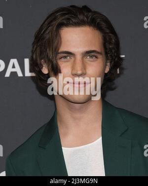 Los Angeles, USA. 08. April 2022. Tanner Buchanan beim PaleyFest LA - COBRA Kai am Freitag, dem 8. April 2022, im Dolby Theater in Hollywood, CA. (Foto: Sthanlee B. Mirador/Sipa USA) Quelle: SIPA USA/Alamy Live News Stockfoto