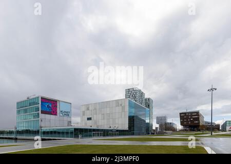 Almere, Niederlande - 3. April 2022: Platz und Kunstmuseum Kunstlinie im Zentrum von Almere, Flevoland in den Niederlanden Stockfoto