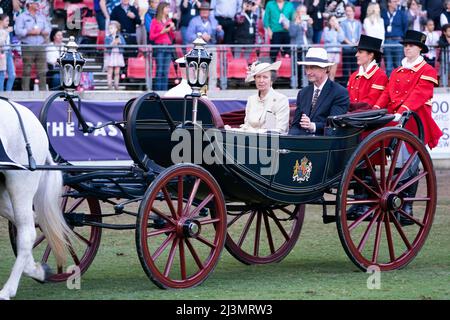 Die Königliche Prinzessin und der Vizeadmiral Sir Tim Laurence reiten in einer Pferdekaleche, die Königin Elizabeth II., den Herzog von Edinburgh, den Prinzen von Wales und die Königliche Prinzessin im Jahr 1970 trug, Während der Eröffnungszeremonie der Royal Agricultural Society of New South Wales, die alle zwei Jahre in Sydney stattfindet, am ersten Tag der königlichen Reise nach Australien im Namen der Queen, zur Feier des Platin-Jubiläums. Bilddatum: Samstag, 9. April 2022. Stockfoto