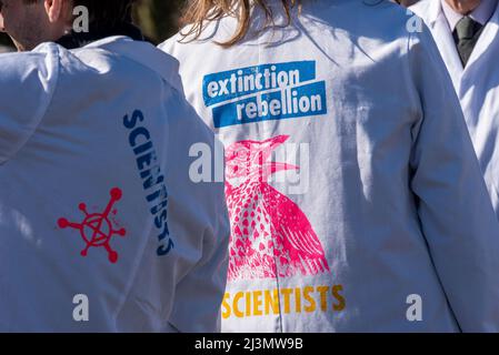 Hyde Park, London, Großbritannien. 9. April 2022. Die Demonstranten des Extinction Rebellion versammeln sich im Speakers Corner im Hyde Park vor einer Phase ziviler Widerstandsaktionen, die in London und darüber hinaus zu Störungen führen könnten, aus Protest gegen angebliche Ursachen des Klimawandels. Wissenschaftler Stockfoto