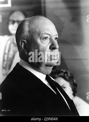 ALFRED HITCHCOCK am Set ehrliches Porträt während der Dreharbeiten zu ZERRISSENEM VORHANG 1966 Regisseur ALFRED HITCHCOCK Schriftsteller Brian Moore Musik John Addison Alfred J. Hitchcock Productions / Universal Picturs Stockfoto