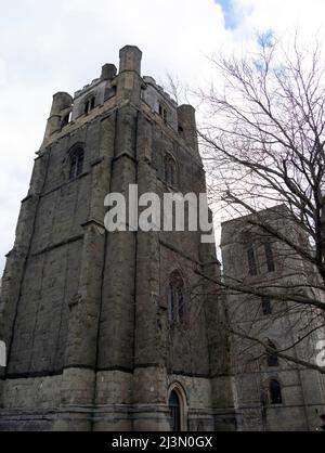 Die Chichester Kathedrale, die formell als Domkirche der Heiligen Dreifaltigkeit bekannt ist, ist der Sitz des anglikanischen Bischofs von Chichester. Stockfoto