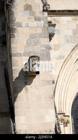 Die Chichester Kathedrale, die formell als Domkirche der Heiligen Dreifaltigkeit bekannt ist, ist der Sitz des anglikanischen Bischofs von Chichester. Stockfoto