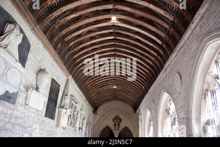 Die Chichester Kathedrale, die formell als Domkirche der Heiligen Dreifaltigkeit bekannt ist, ist der Sitz des anglikanischen Bischofs von Chichester. Stockfoto