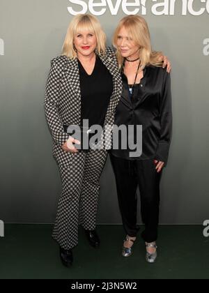 8. April 2022, Hollywood, Kalifornien, USA: Patricia Arquette und Rosanna Arquette nehmen an der Premiere von Apple TV Plus' ''Severance' Teil (Foto: © Billy Bennight/ZUMA Press Wire) Stockfoto