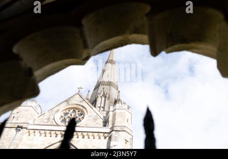 Die Chichester Kathedrale, die formell als Domkirche der Heiligen Dreifaltigkeit bekannt ist, ist der Sitz des anglikanischen Bischofs von Chichester. Stockfoto