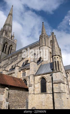 Die Chichester Kathedrale, die formell als Domkirche der Heiligen Dreifaltigkeit bekannt ist, ist der Sitz des anglikanischen Bischofs von Chichester. Stockfoto