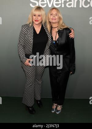 8. April 2022, Hollywood, Kalifornien, USA: Patricia Arquette und Rosanna Arquette nehmen an der Premiere von Apple TV Plus' ''Severance' Teil (Foto: © Billy Bennight/ZUMA Press Wire) Stockfoto