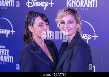 8. April 2022, Rom, Italien: Ambra Angiolini und Anna Ferzetti nehmen an der Premiere der Fernsehserie ''Le Fate Ignoranti'' vor dem Opernhaus in Rom Teil (Bildquelle: © Matteo Nardone/Pacific Press via ZUMA Press Wire) Stockfoto