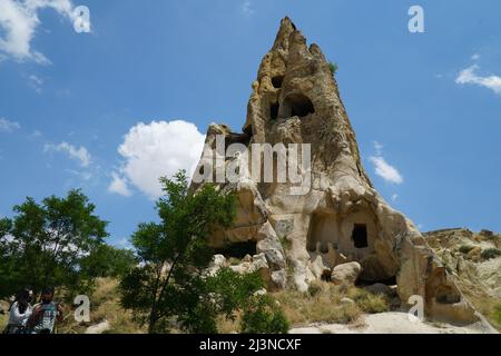 Kappadokien. Höhlenhäuser in Stein gemeißelt, alte Höhlenwohnungen. Einzigartige Felsformationen. Landschaft, Höhlen und Felsformationen in Kappadokien, Türkei Stockfoto