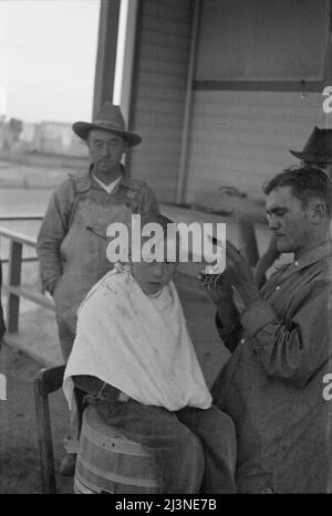 Gemeinschaft Friseur-Shop in Kern County Migrant Camp, Kalifornien. Stockfoto