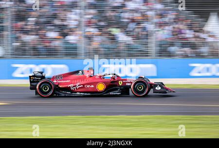 Melbourne, Australien. 9. April 2022. Ferrari-Pilot Charles Leclerc tritt beim Qualifikationsrennen der Formel 1 Australian Grand Prix 2022 in Melbourne, Australien, am 9. April 2022 an. Quelle: Hu Jingchen/Xinhua/Alamy Live News Stockfoto