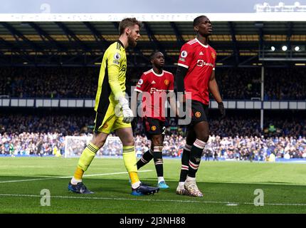 Manchester United Torwart David de Gea (links), Aaron Wan-Bissaka und Paul Pogba (rechts) am Ende der ersten Halbzeit während des Premier League Spiels im Goodison Park, Liverpool. Bilddatum: Samstag, 9. April 2022. Stockfoto