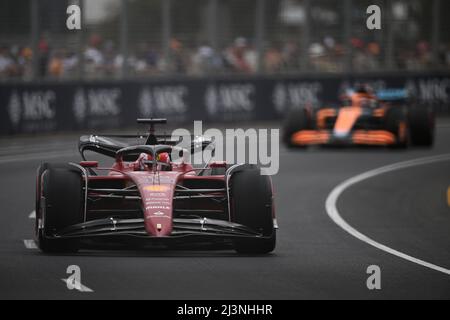 Albert Park, Melbourne, Australien. 9. April 2022. FIA Formel 1 großer Preis von Australien, Qualifikationssitzungen; Charles Leclerc von Monaco fährt den Ferrari Nummer 16 F1-75 während des Trainings Credit: Action Plus Sports/Alamy Live News Stockfoto